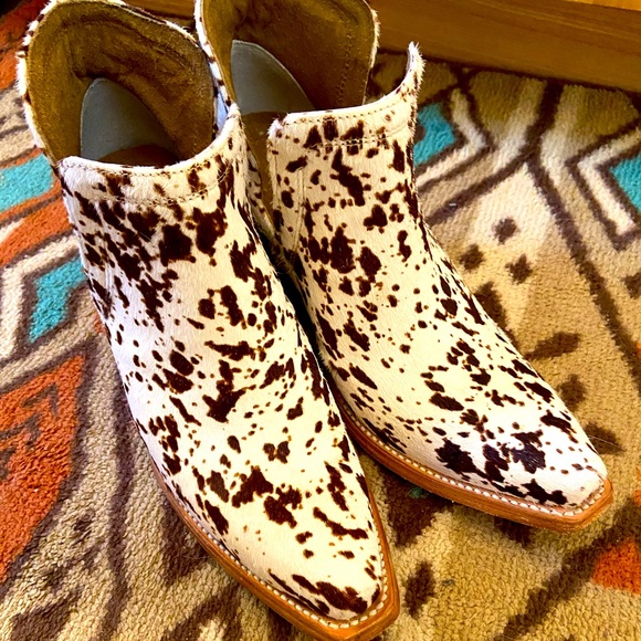 Ariat Shoes - Ariat Dixon Cowhide Bootie